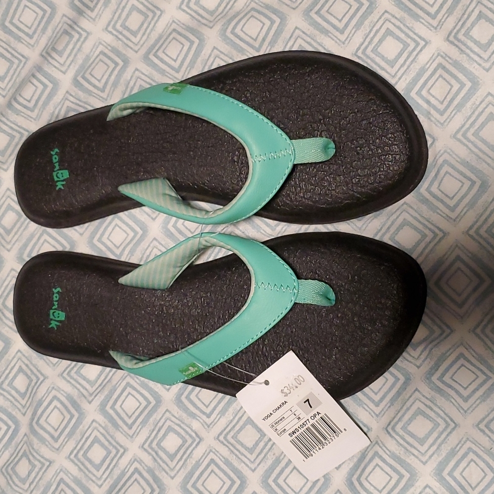 Sanuk Yoga Slippers Size 7 NWT